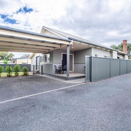 South Dubbo Hideaway - Pet Friendly Villa ภายนอก รูปภาพ