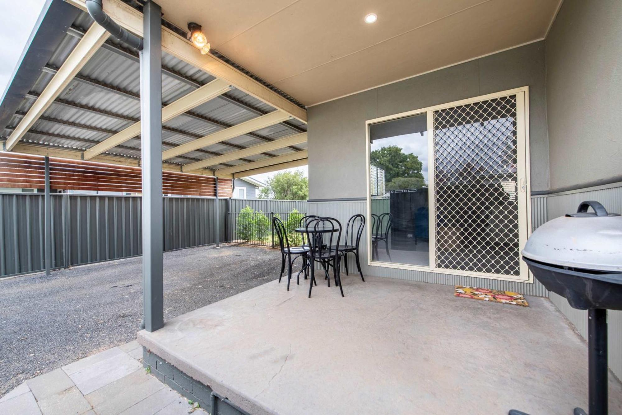 South Dubbo Hideaway - Pet Friendly Villa ภายนอก รูปภาพ